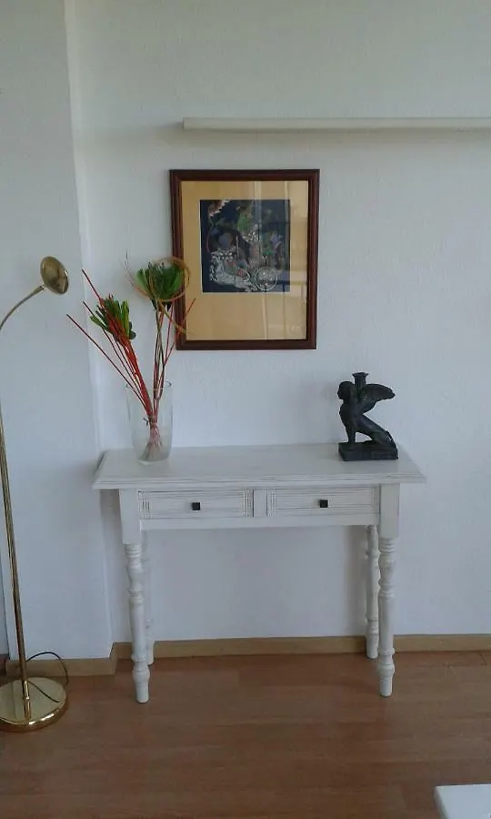 Apartamento amueblado Estepona-Marbella un dormitorio, 2 camas, sofa cama salon, a 1 Km playa, cortas temporadas.  Estepona