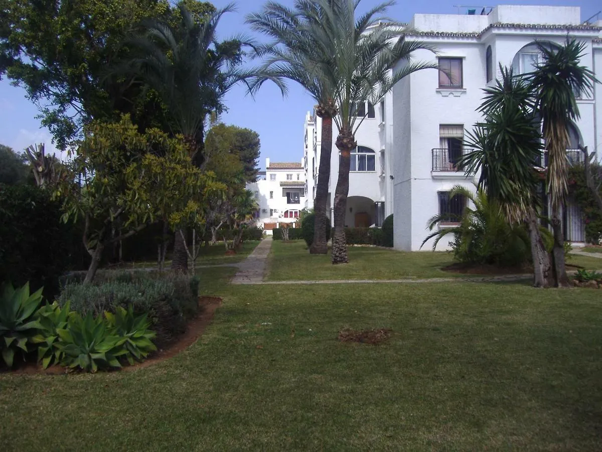 Apartamento amueblado Estepona-Marbella un dormitorio, 2 camas, sofa cama salon, a 1 Km playa, cortas temporadas. España